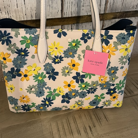 Kate Spade tote and matching pouch! NWT - Picture 6 of 11